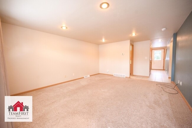 Building Photo - 2135 S Broadway