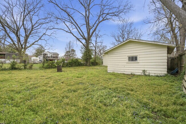 Building Photo - 2822 E Cherry St