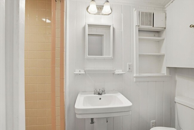 Building Photo - 519 W 6th Ave