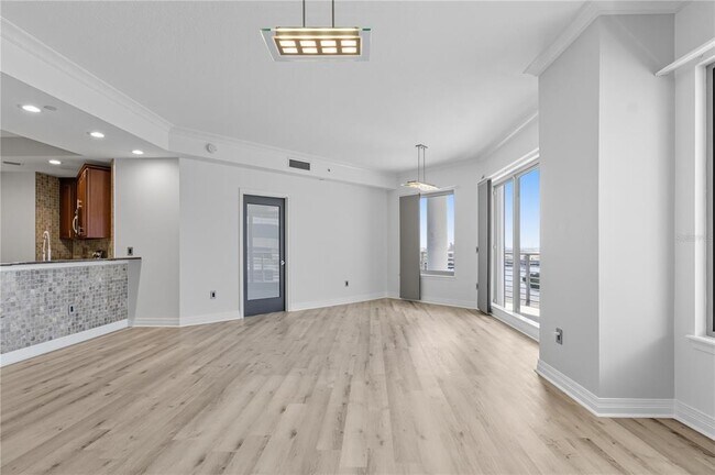 Building Photo - 449 S 12th St