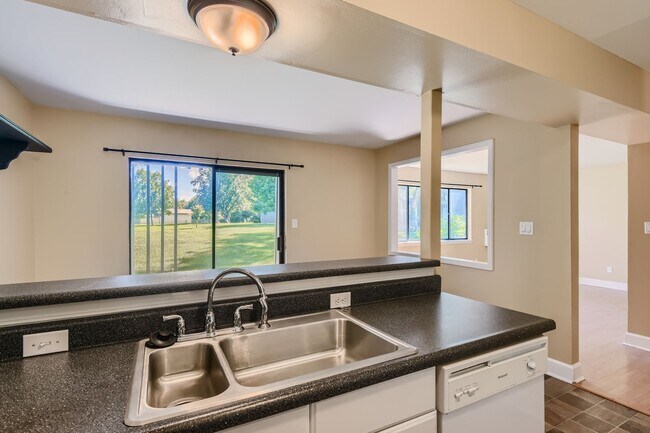 Building Photo - 705 E Drake Road Q21, Fort Collins, CO 80525