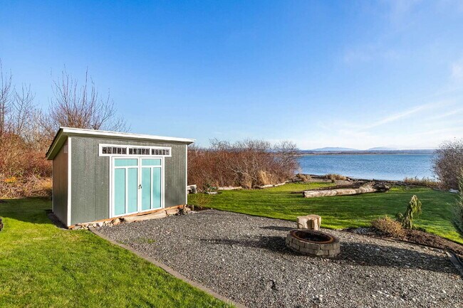 Building Photo - Breathtaking 3-Bed Beachfront Retreat with Scenic Views in Ferndale