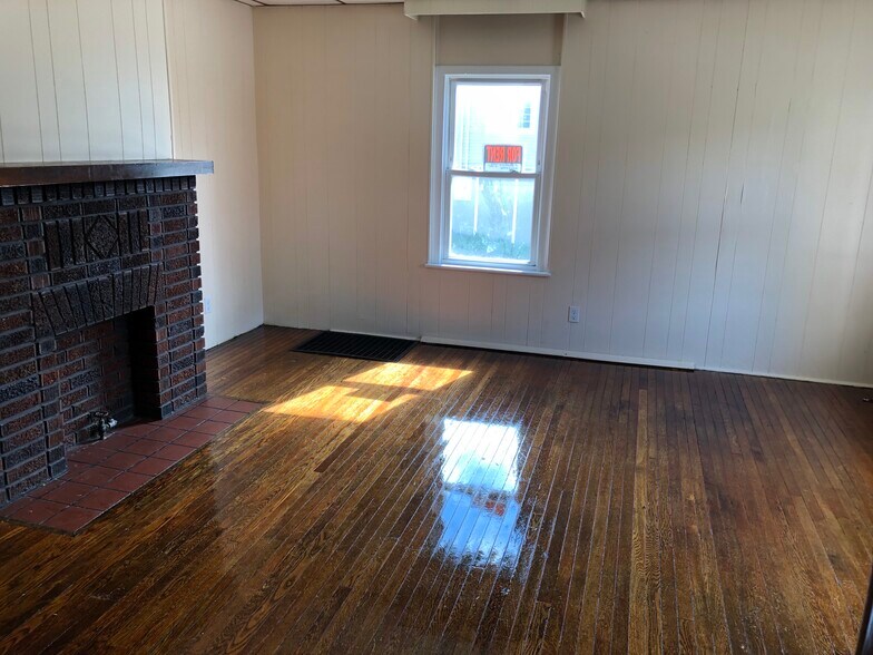 Building Photo - 320 Walnut Ave