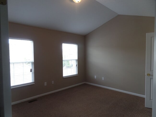 Building Photo - Traditions at Highbluffs 4061