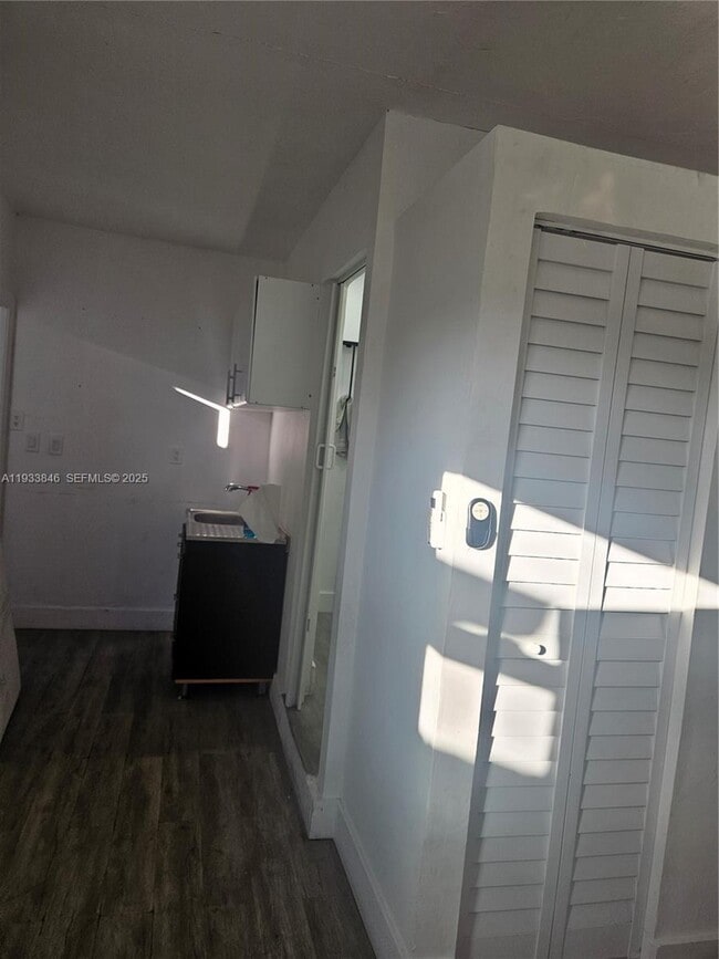 Building Photo - 7817 Fairway Blvd