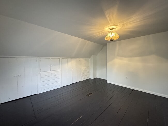 Building Photo - 365 E Schiller St