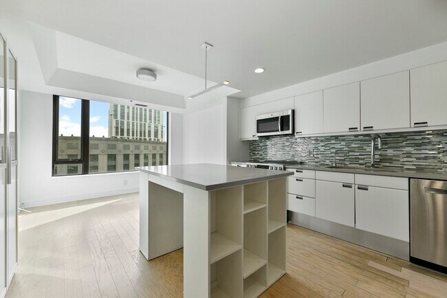 Primary Photo - 220 Boylston St