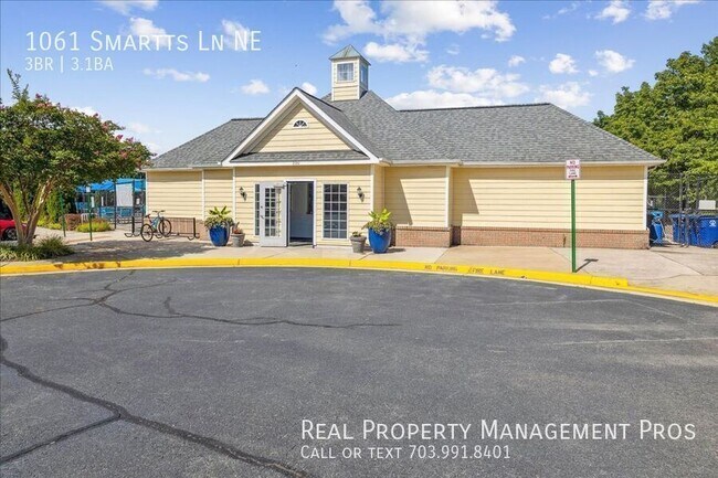 Building Photo - 1061 Smartts Ln NE