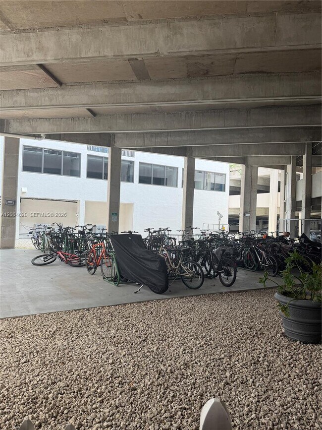Building Photo - 540 Brickell Key Dr