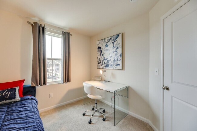 Building Photo - 6262 Pebblebrook Dr