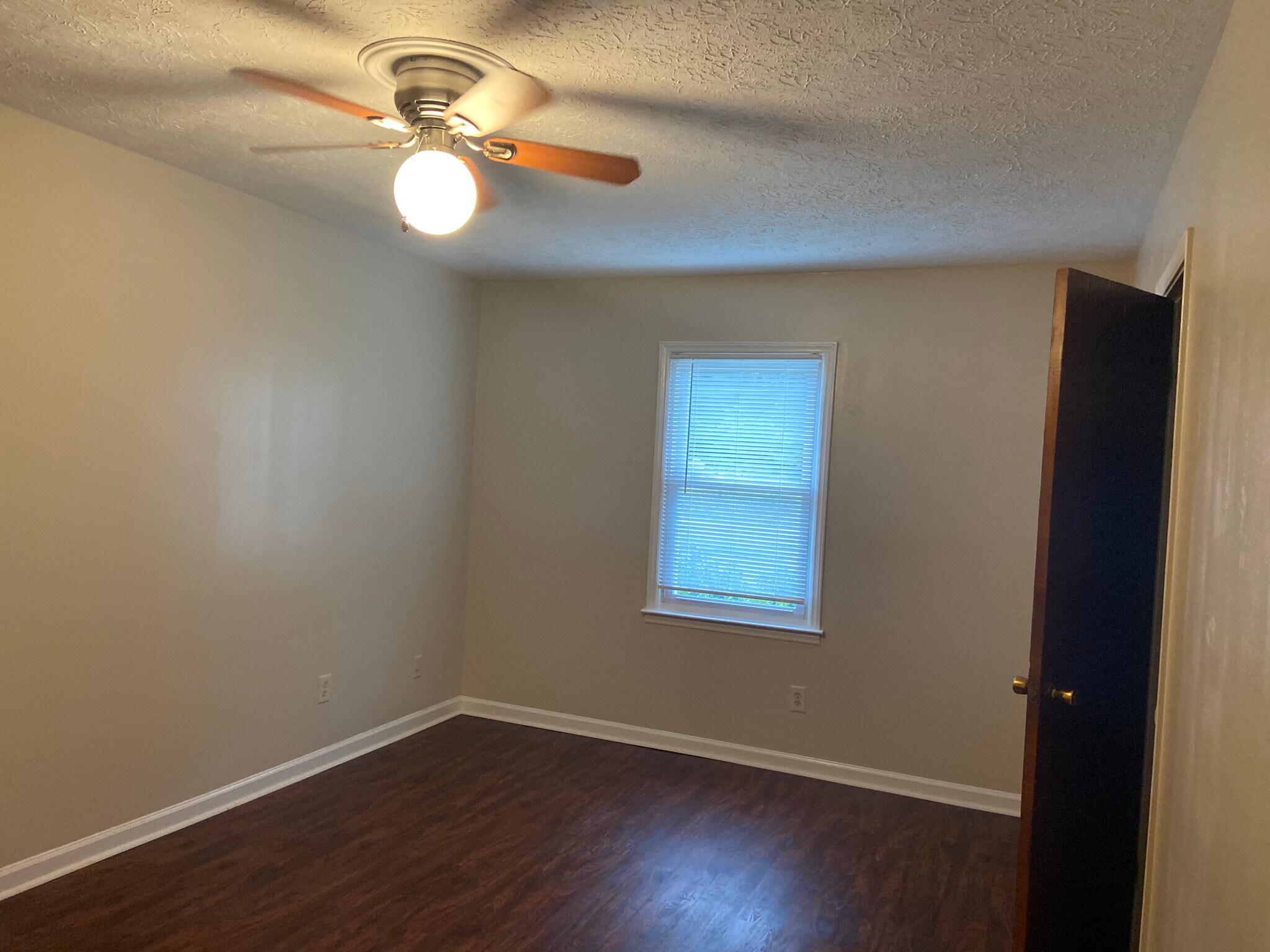 New flooring, new paint - 613 Chulio Rd SE