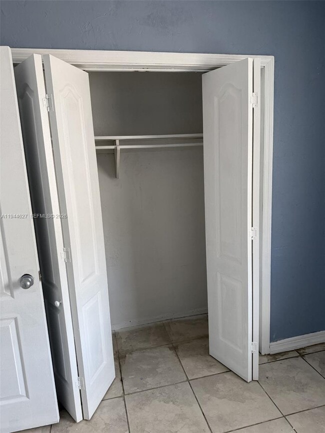 Building Photo - 1014 NW 33rd Ave