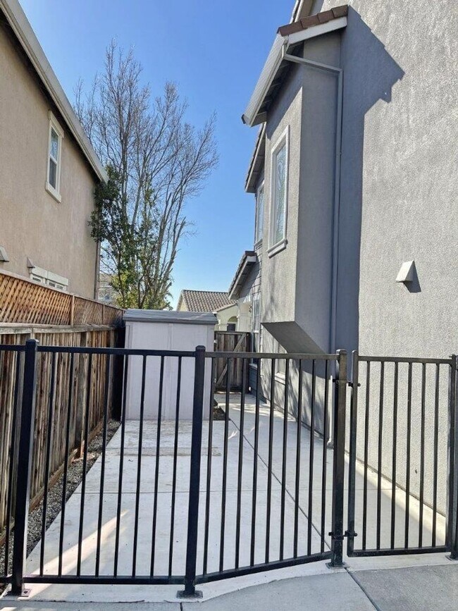 Building Photo - 1436 Bello Dr