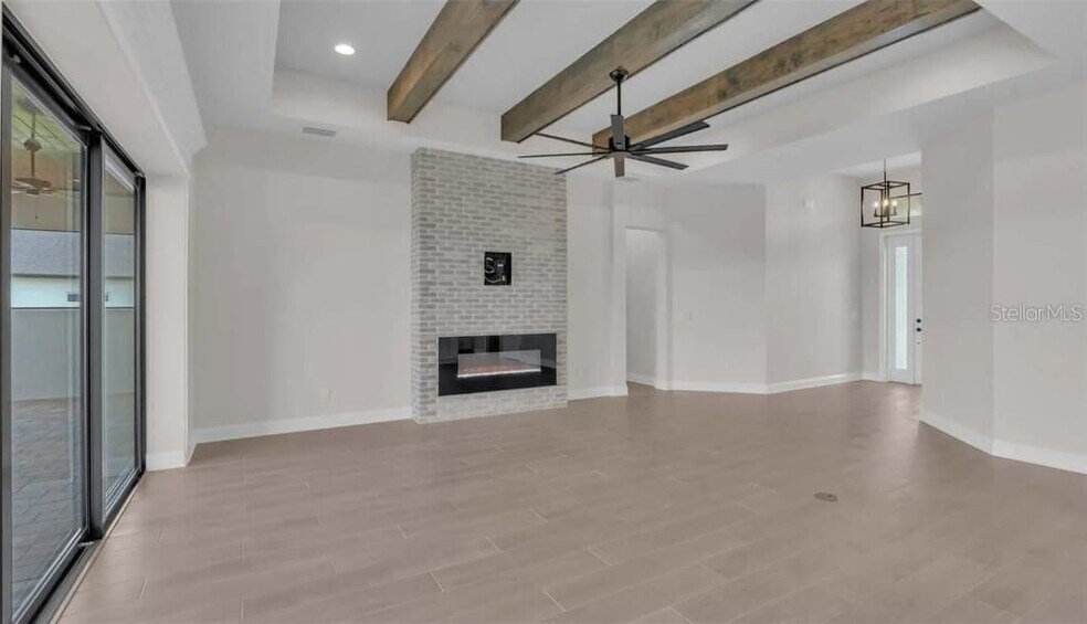 Building Photo - 6980 Bentridge Dr