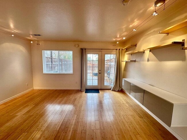 Building Photo - 127 E Hersey St