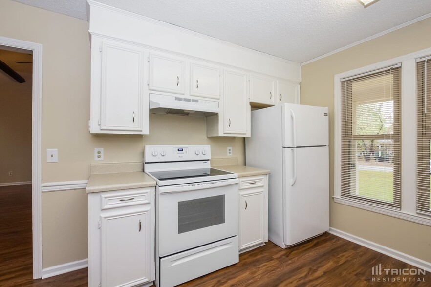 Building Photo - 136 Glenshannon Dr