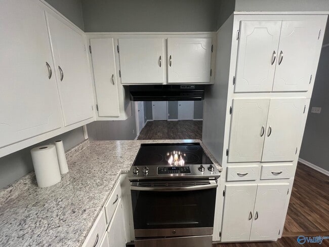 Building Photo - 212 Cherry St NW