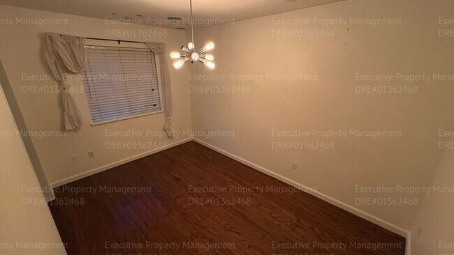 Building Photo - 3 bedroom 2 bathroom home with pool and near shopping centers.