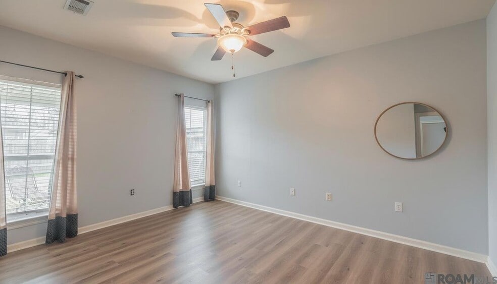 Building Photo - 5545 Ducros Dr