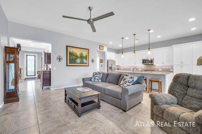 Building Photo - 16961 W Holly St