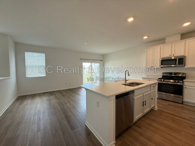 Building Photo - 249 Kingsport Dr