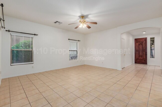 Building Photo - 2644 E Chester Dr