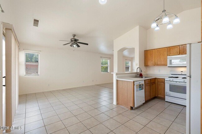 Building Photo - 10833 W Elm Ln