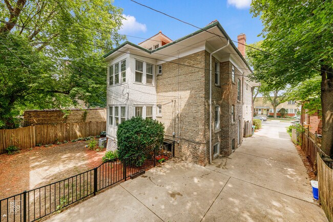 Building Photo - 643 Washington Blvd