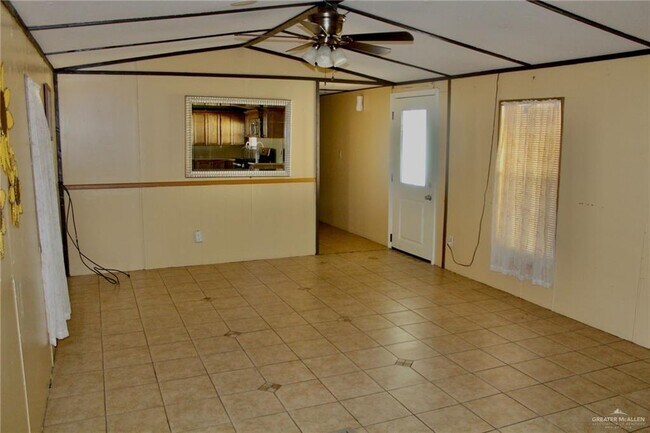 Building Photo - 1304 Breezy Dr
