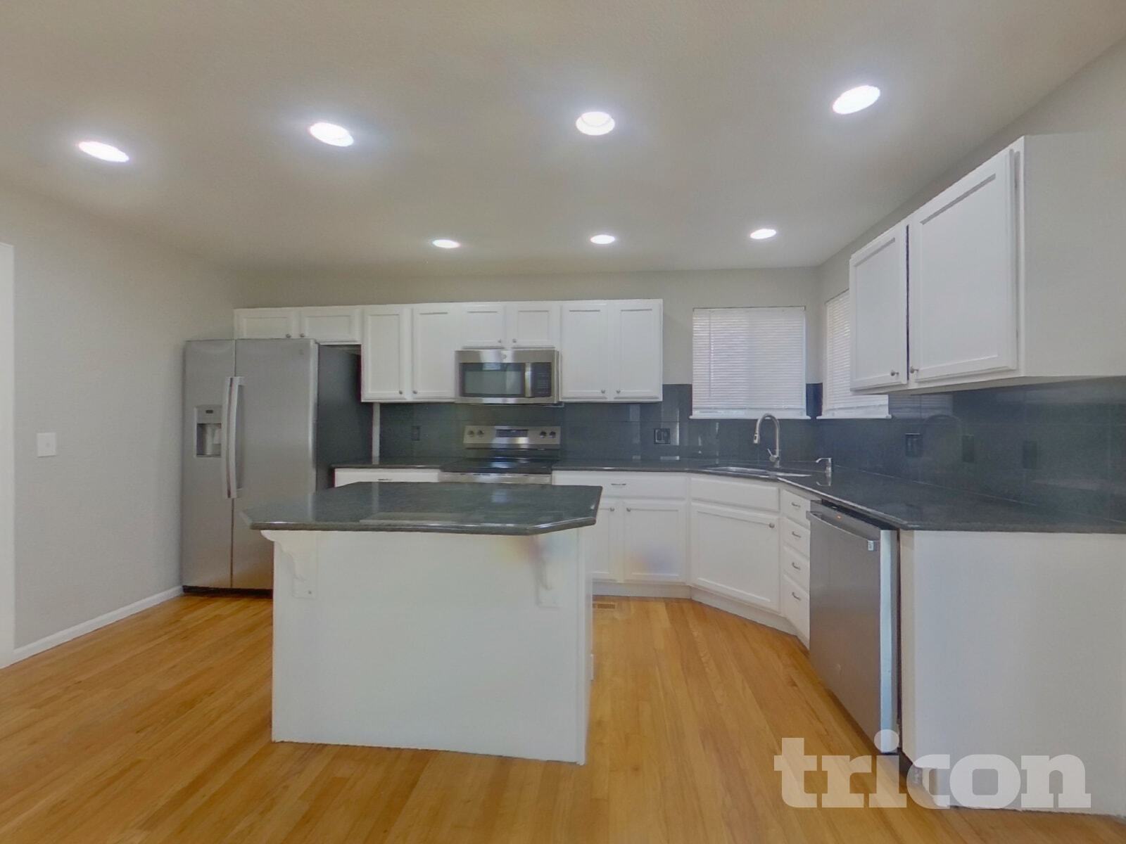 Building Photo - 301 Kingbird Cir