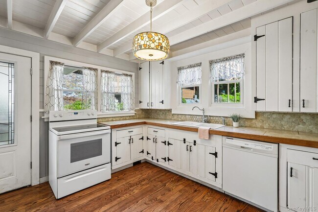 Building Photo - 59 Deer Trail S