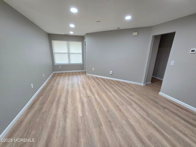 Building Photo - 73 Des Moines Ct