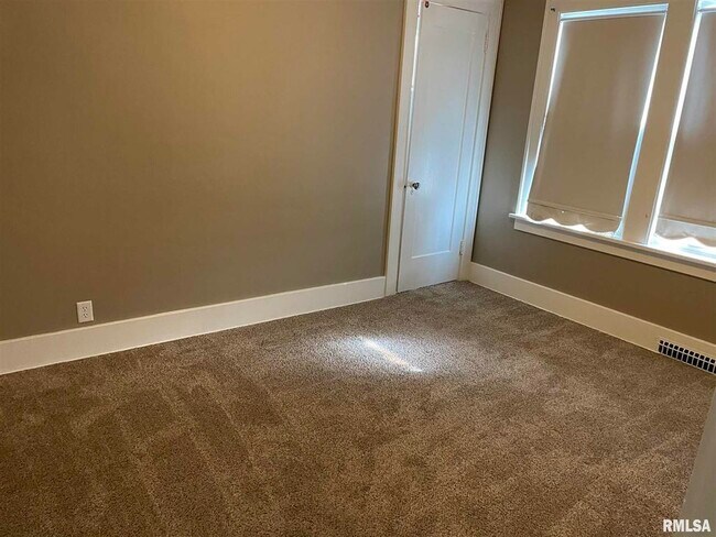 Building Photo - 2139 30th St