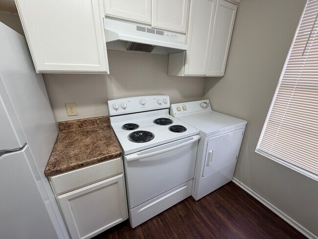 Building Photo - 3302 Salisbury Ave