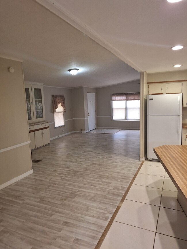 Building Photo - 17444 Raintree Ct