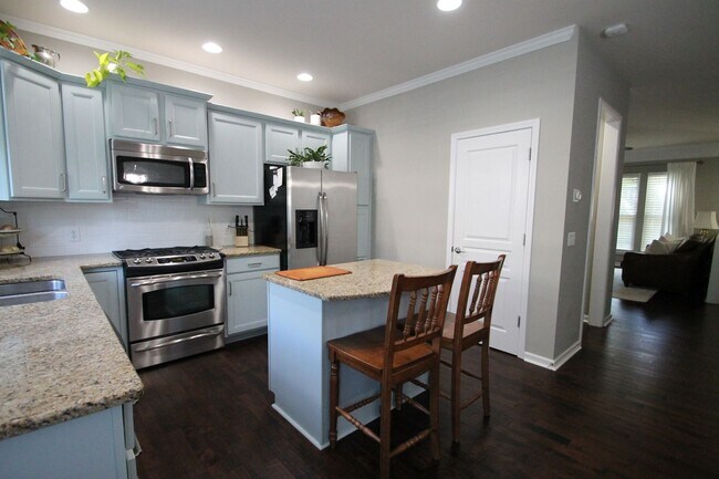 Building Photo - Exclusively Offered by Muse Realty Rentals...
