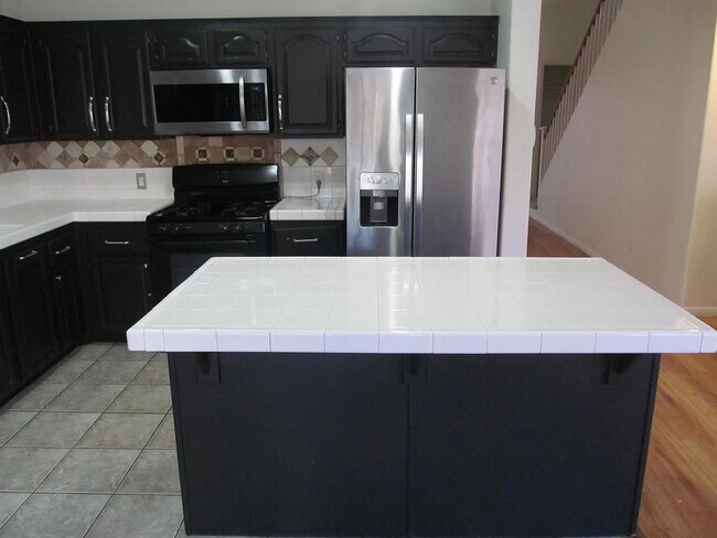 Building Photo - A Fabulous 4 Bedroom House in Peccole Ranch