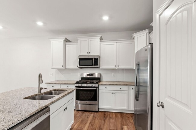 Building Photo - Beautifully Kept 2-Bedroom Townhome in Dur...