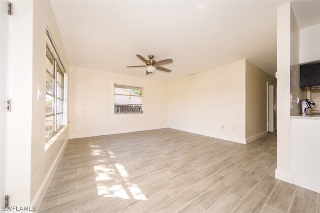 Building Photo - 4330 Deleon St