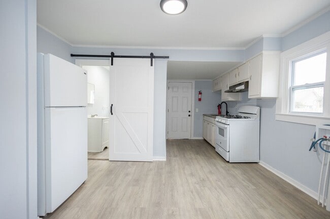 Building Photo - 911 Ray St