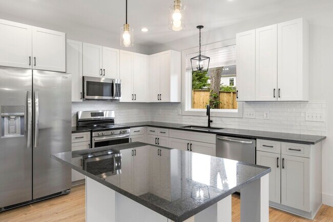 Building Photo - Medford Mews, Carriage House 323