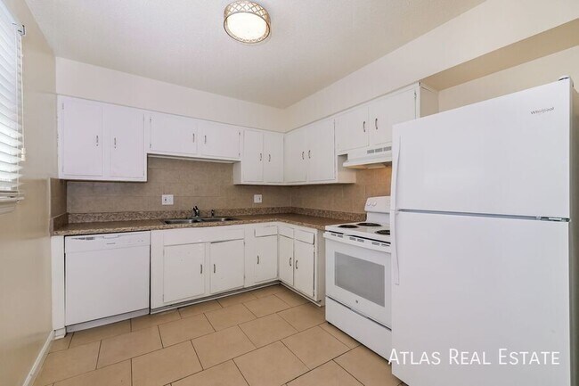 Building Photo - 906 SE 3rd Terrace