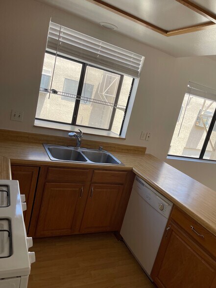 Building Photo - 27607 Nugget Dr