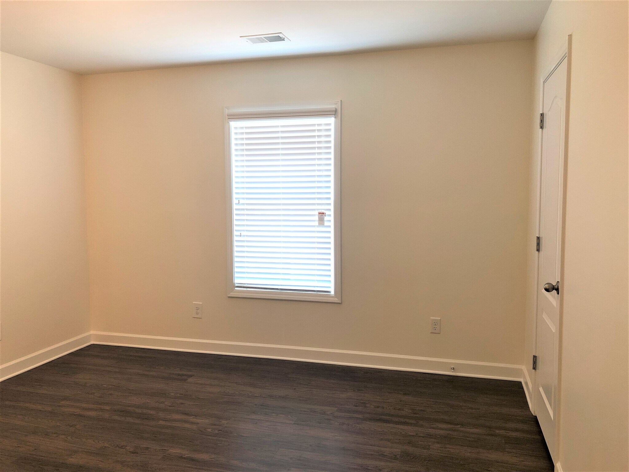 Building Photo - 528 Lateleaf Dr