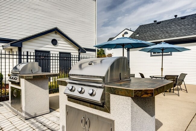 Building Photo - 404 Mozart Ct