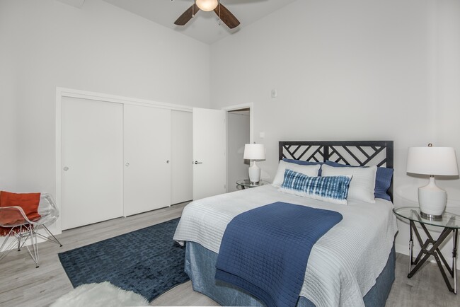 Building Photo - 1610 SE Tacoma St