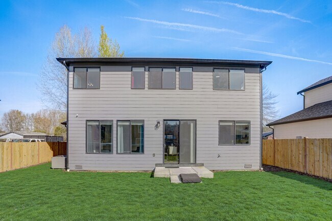 Building Photo - 124 Homer Ave SW