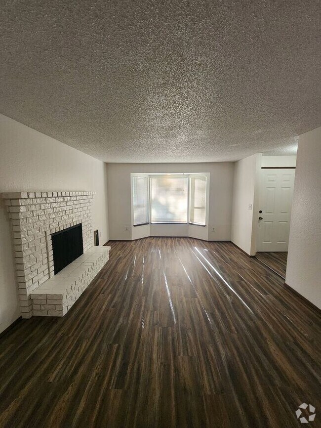Building Photo - Nice 2 Bedroom Duplex in Edgewood!