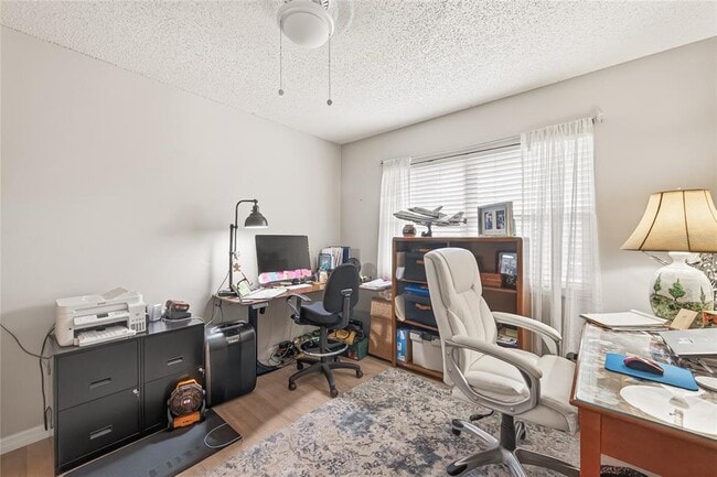 Building Photo - 3242 Laurel Dale Dr