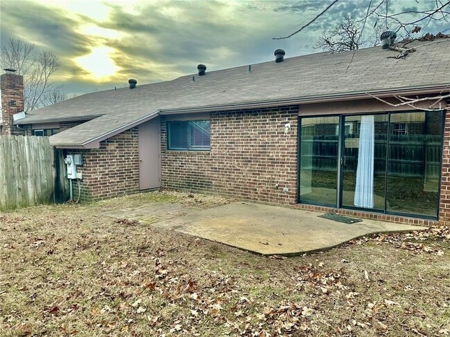 Building Photo - 3507 W Beechwood Dr